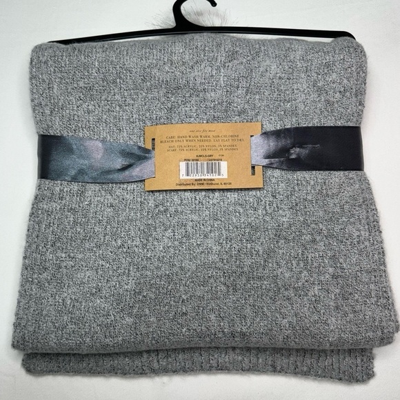 Jack & Missy Classic Luxe Knitwear Pom Beanie Winter Hat & Scarf Gift Set NWT - Picture 6 of 7